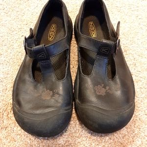 Keen Mary Jane Shoes Girls US/4 Black Floral Design Buckle Casual Hiking Comfort